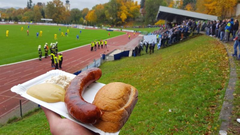 groundhopping_vitajanda Varnsdorf - FC Banik Ostrava 1.1 (21.10.2016) Sausage: 7.5/10 (50,-) #banikostrava#ostrava #klobasa #wurst #sausage#travel #awaydays #awayday#groundhopping #nonleague #tribune#support #supportyourlocalclub#footballculture #auswärtssieg#fotbalunas #subkultur #amf#againstmodernfootball #peltaven #pivo#beer #bier