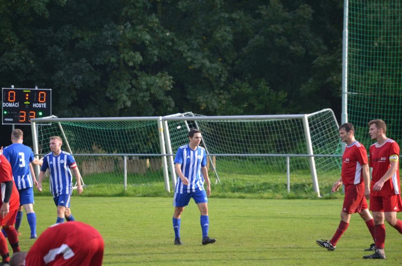 Autor fotek: FC Tuchoraz archiv Marek Vostrovský uprostřed