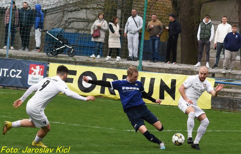 Autor fotek: Město Bystřice nad Pernštejnem / FB, Jaroslav Kicl / FB, FC Slovan Havlíčkův Brod / web, František Šimík / rajce.idnes.cz 