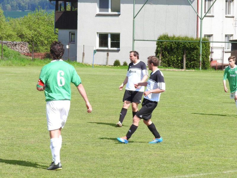 Vlasta Beneš s Janem Pavoukem (archivní foto ze zápasu Č. Řečice vs Maraton)se podíleli na vítězství Maratonu proti rezervě Kamenice třemi brankami.