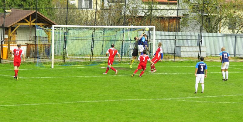 Hosté začali zvýšenou aktivitou a začali se dostávat do šancí.