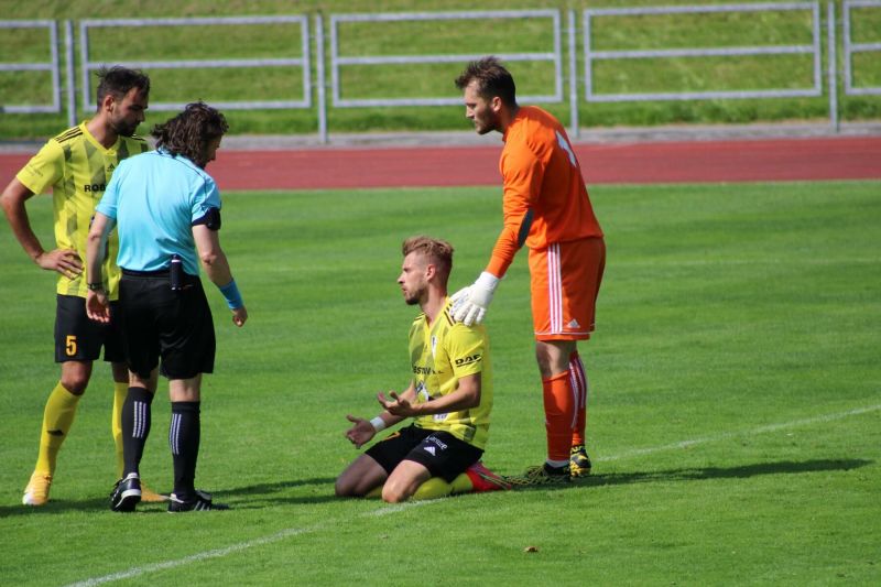 FC VIKTORIA Mariánské Lázně - FK ROBSTAV Přeštice 2:6 Foto: Jakub Kopřiva