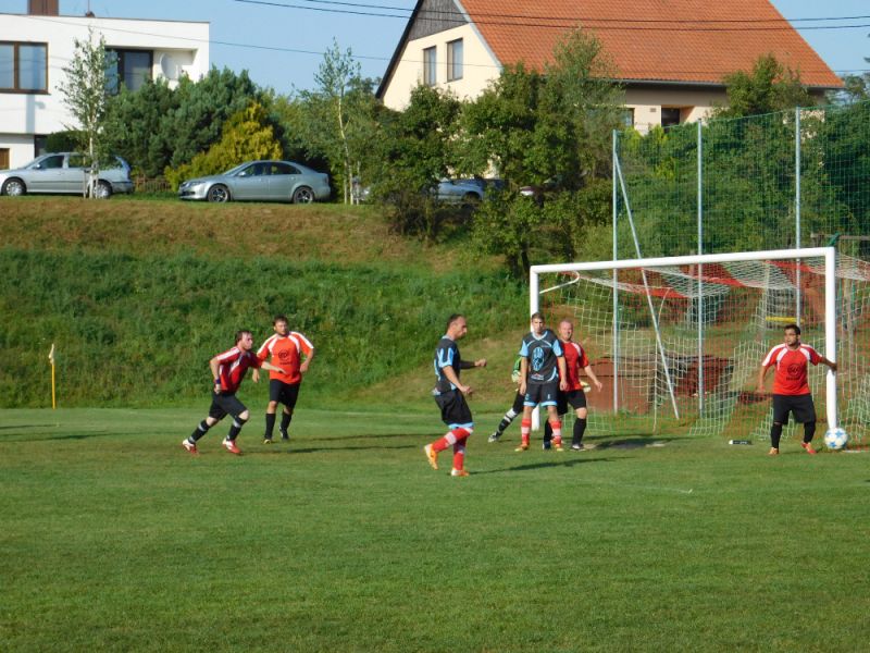 momentka, vteřinu před první brankou Ivo Kraizela