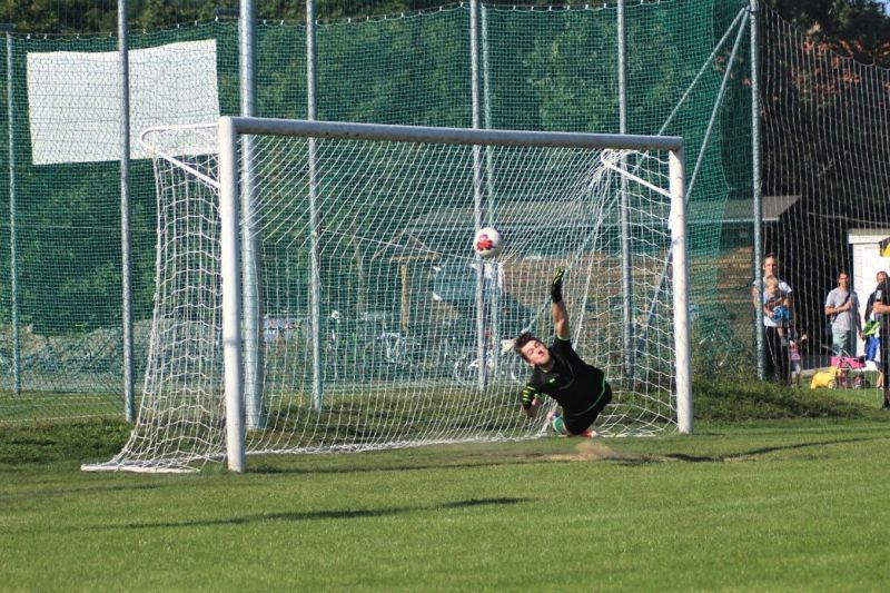 Gól z penálty, Mostkovice vedou 1:0.