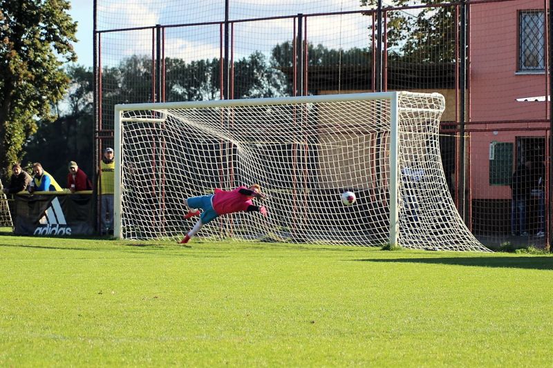 3. minuta - Hejduk proměňuje pokutový kop, Určice vedou 1:0.