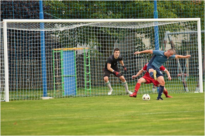 Gólové zakončení patičkou do sítě Chvojence