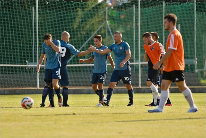 Oslava prvního gólu v síti Rohoznice