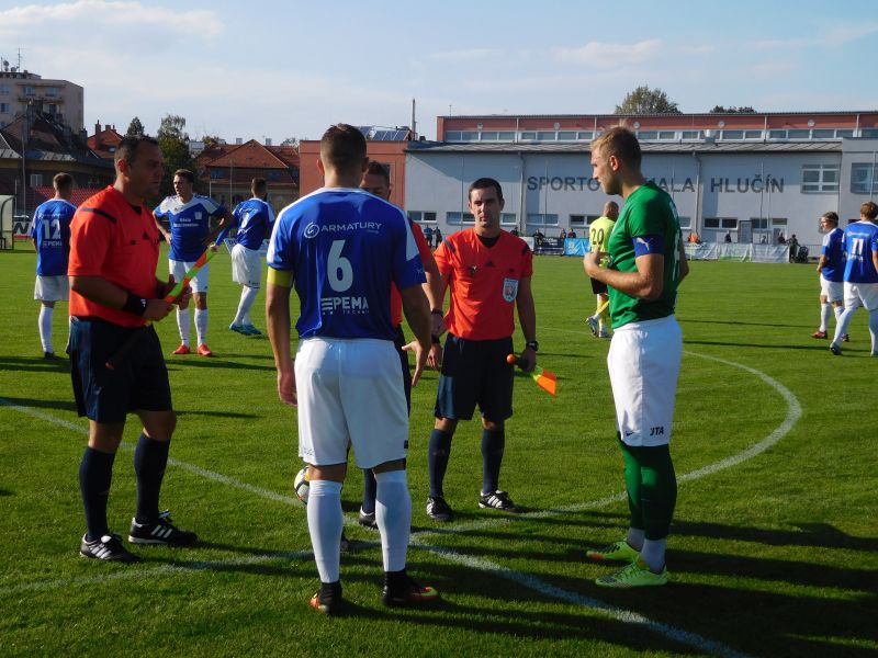 Balón nebo stranu?