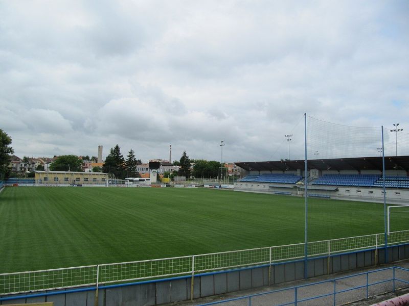 Stadion Širůch; Autor: palickap – Vlastní dílo, CC BY 3.0, https://commons.wikimedia.org/w/index.php?curid=15711548